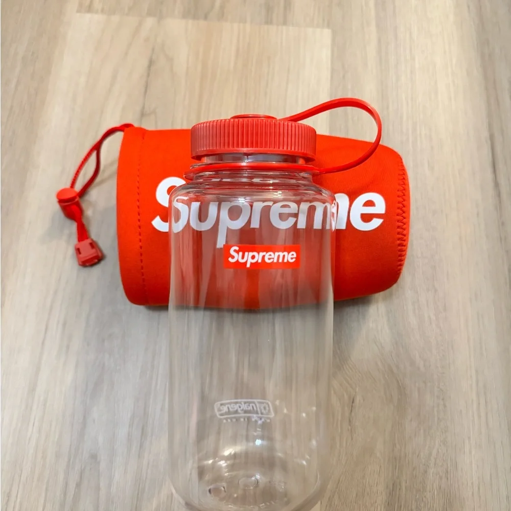 Supreme x Nalgene 32 oz. Bottle BPA Free - Brand New - Picture 3 of 11